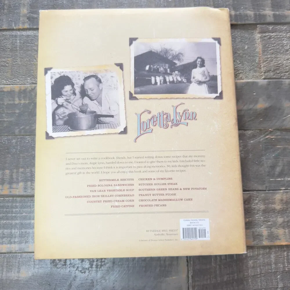 You're Cookin'‎ It Country : My Favorite Recipes and Memories by Loretta Lynn